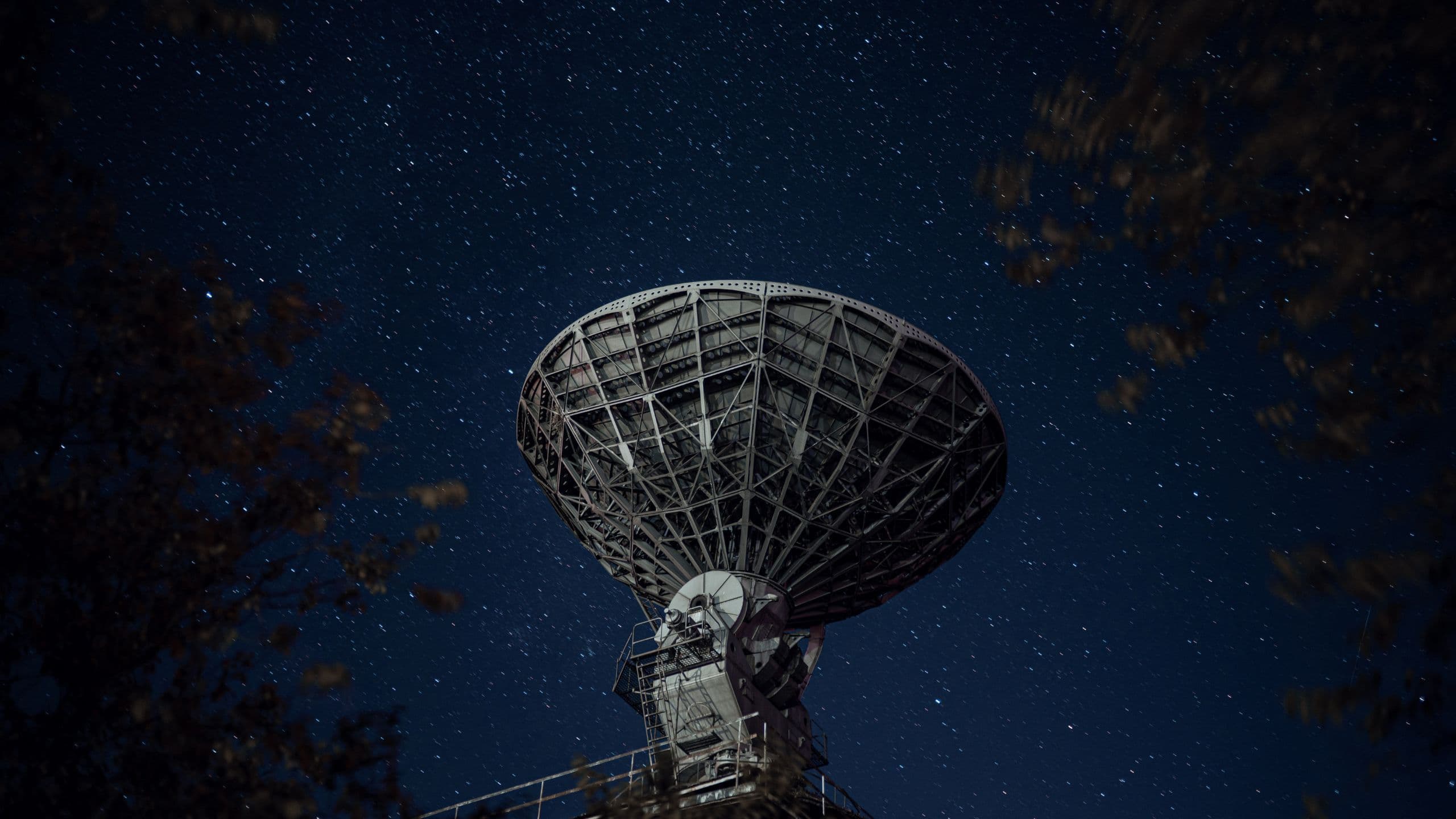 Radio telescope tracking OOV-Cube satellite